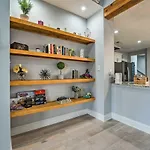 Chic Memphis Home With Deck About 2 Mi To Dtwn!